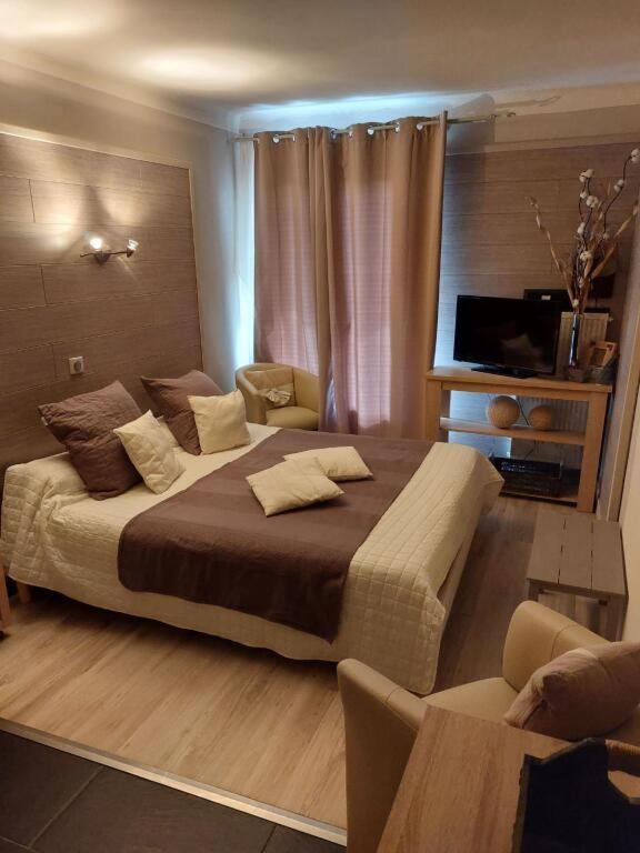 & Restaurant Le Chalvet Hotel